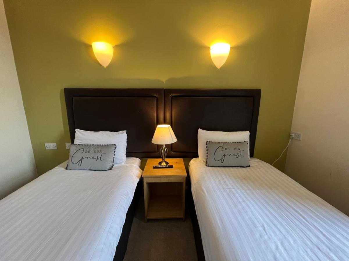 Heath Cottage Hotel Dewsbury Bagian luar foto