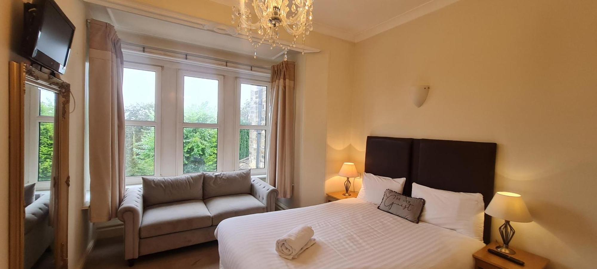 Heath Cottage Hotel Dewsbury Bagian luar foto