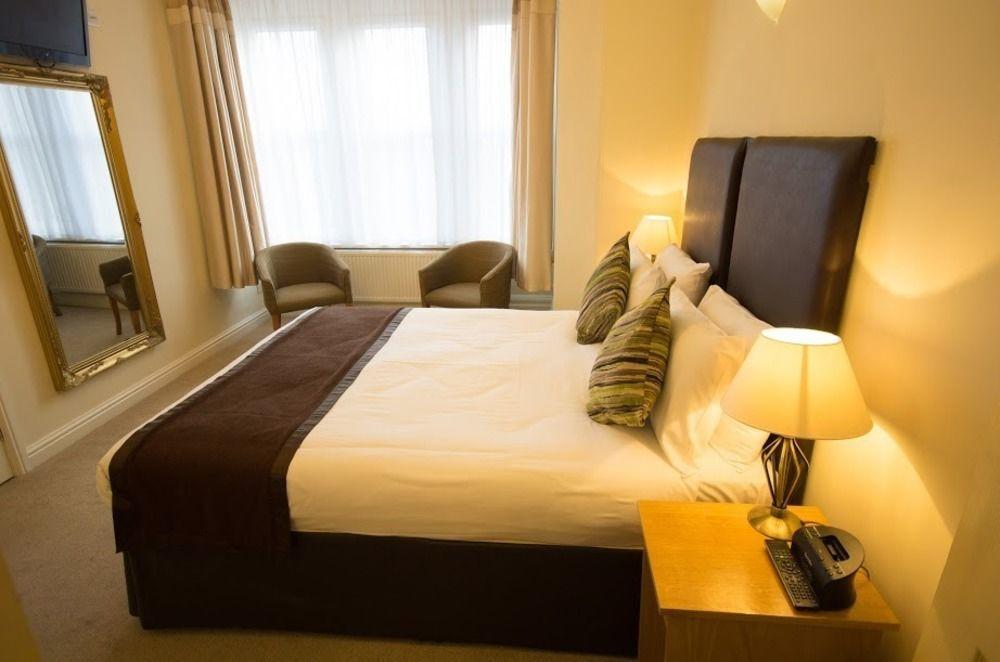 Heath Cottage Hotel Dewsbury Bagian luar foto