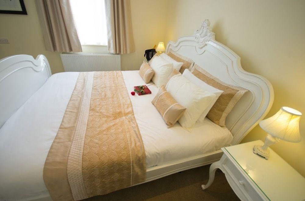 Heath Cottage Hotel Dewsbury Bagian luar foto