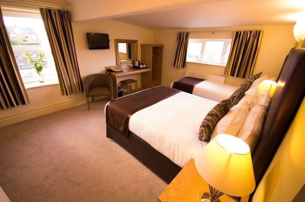 Heath Cottage Hotel Dewsbury Bagian luar foto